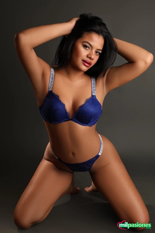 Miniatura 2 de 🥰 morena con curvas de impacto ❤️