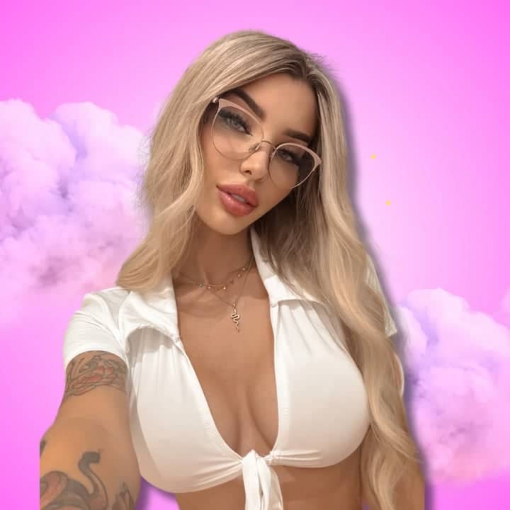 Foto de 𝗕𝗮𝗿𝗯𝗶𝗲💗Sexy Cheerleader