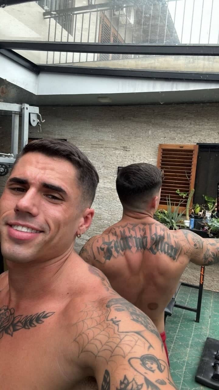 Foto de 𝐓𝐡𝐞𝐁𝐢𝐠𝐁𝐚𝐥𝐥𝐬𝐛𝐨𝐲 𝐅𝐑𝐄𝐄